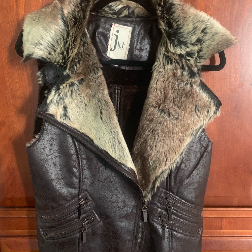 JKT vegan vest